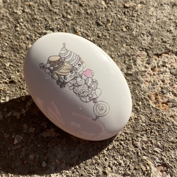 Precious Moments Samuel J Butcher Enesco White Oval Brooch with Cartoon Design - Picture 6 of 10